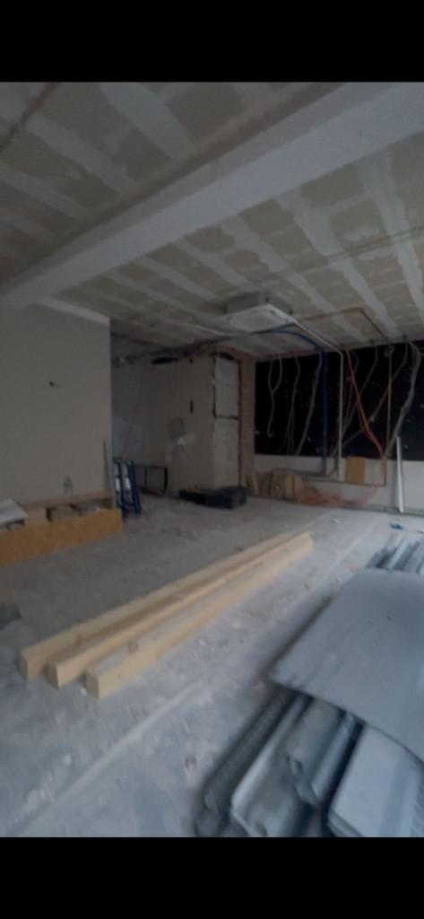 Baustellenfoto vom Gewerbe-Projekt (Ladenabriss) in München während Abriss und Rückbau