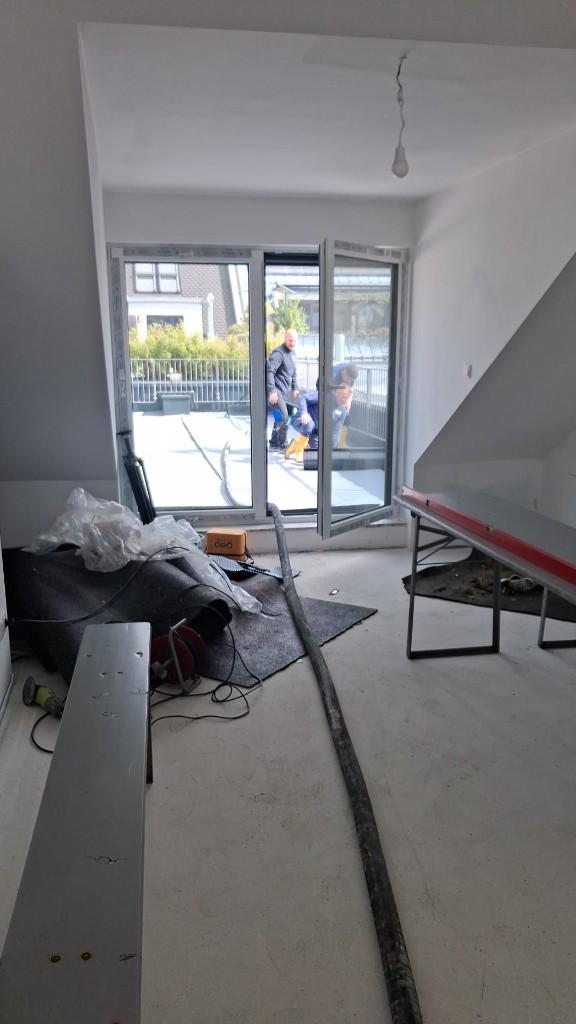 Baustelle Dachterrasse in München mit Sonderlösung für Naturstein im 5. Stock (1/2)